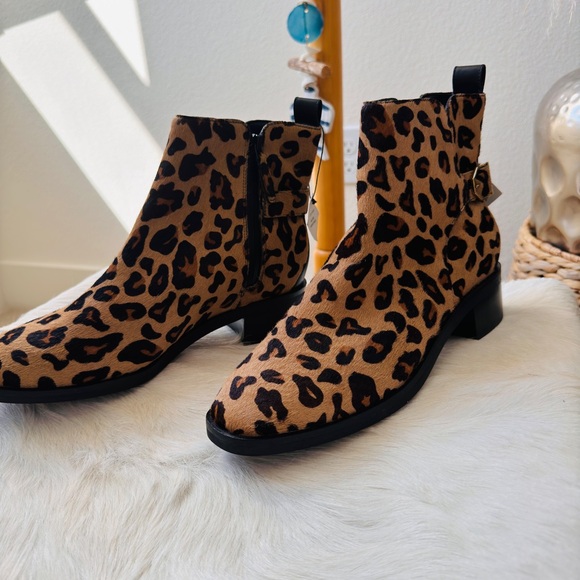 Cole haan women's Kimberly waterproof leopard print ankle booties. Size 9 - Picture 15 of 16